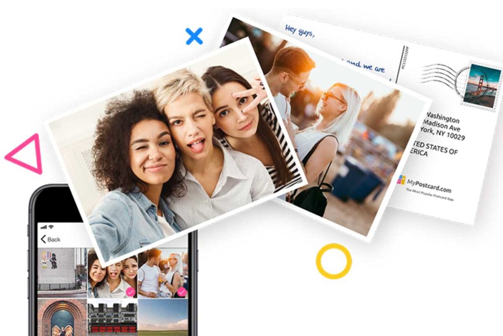 Flatlay mit Smartphone und Postkarten