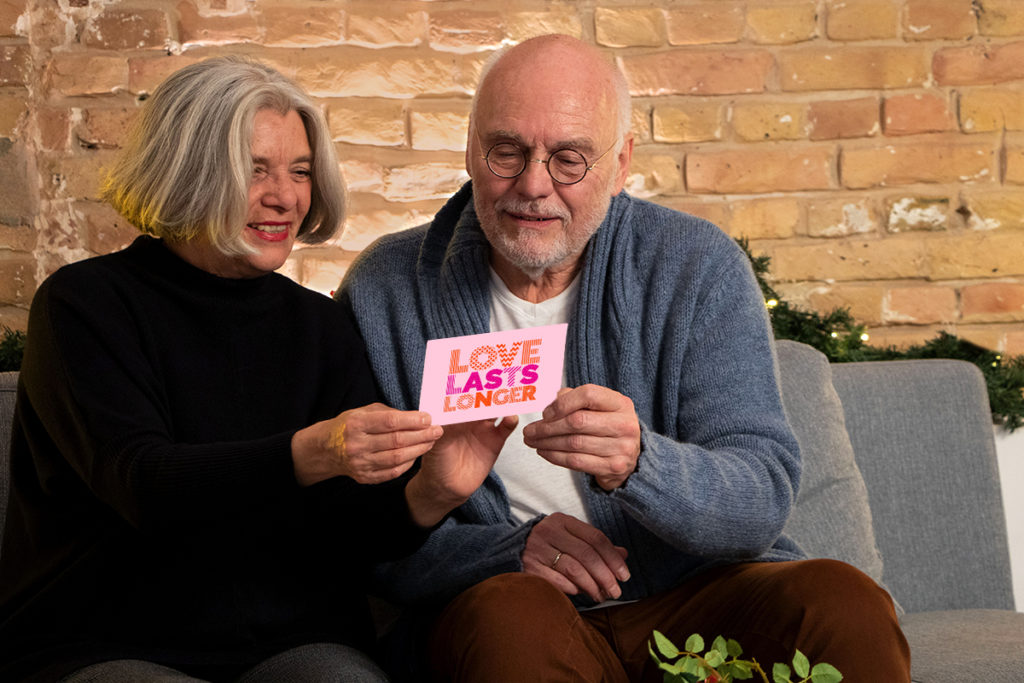 Die Quarantäne sinnvoll nutzen: 10 Apps, die das Leben zu Hause schöner machen Oma Opa Postkarte